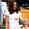 Kate Middleton usou bolsa da marca de Victoria Beckham para assistir ao torneio de Wimbledon, em Londres, em 16 de julho de 2017
