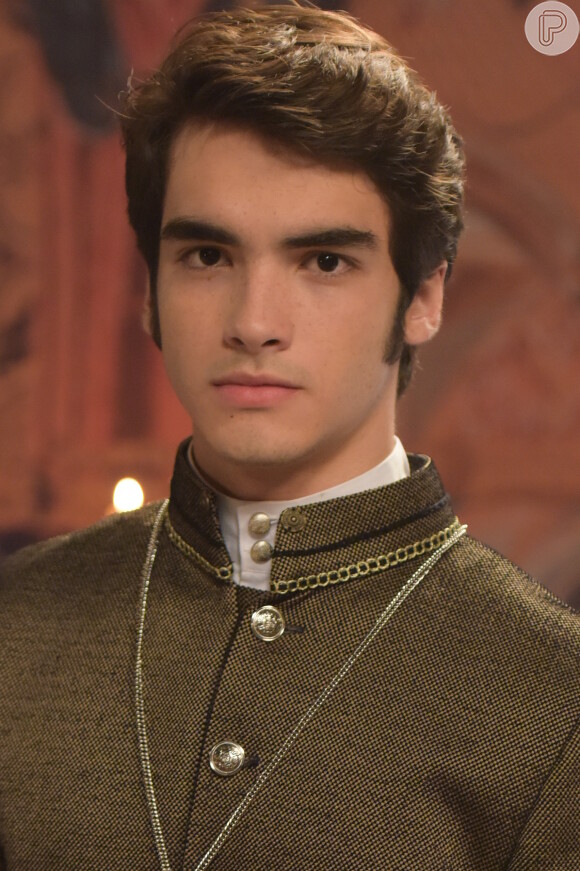 Arturo (José Vitor Pires) é esperto, levado e muito mimado pela mãe, Marion (Helena Fernandes), na novela 'Belaventura'  