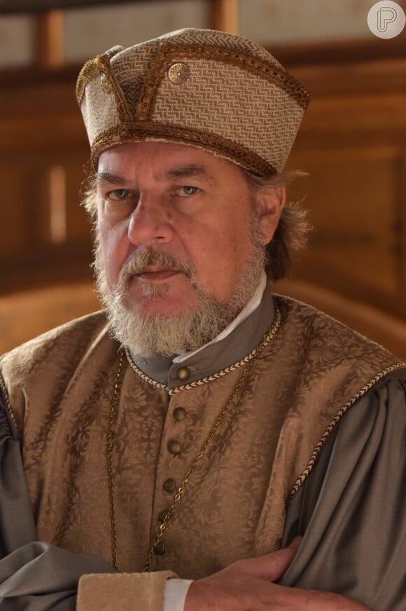 Merlino (Paulo César Grande) é o responsável por cuidar da saúde da família real e dos nobres, na novela 'Belaventura'