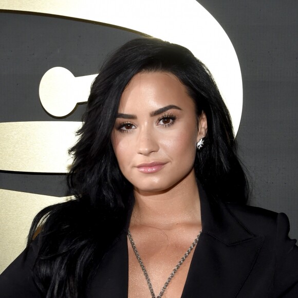 Demi Lovato está solteira desde o término do namoro com o lutador brasileiro Guilherme Bomba