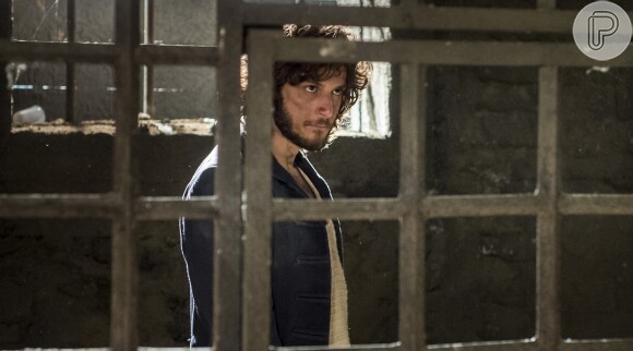 Joaquim (Chay Suede) é preso sob acusação do assassinato de Elvira (Ingrid Guimarães), na novela 'Novo Mundo'