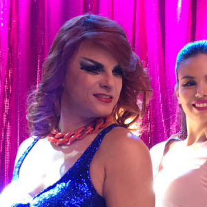 Maria Pia (Mariana Santos) descobre que Luiza (Camila Queiroz) é gerente da boate Strass e, acreditando que Eric (Mateus Solano) não vai aprovar, o leva até lá, na novela 'Pega Pega'