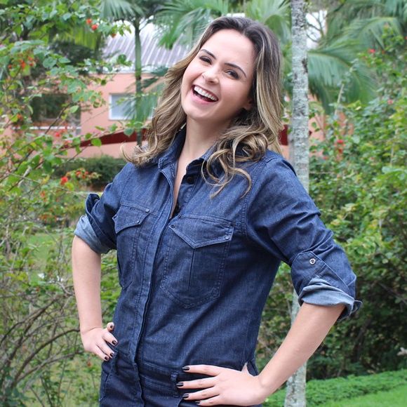 'Emilly não é uma pessoa que eu gosto. Nem conheci e nem quero', disparou Ana Paula Renault