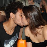 Fã posta foto de beijo de Bruna Marquezine e Neymar e jogador curte: 'Voltem!'