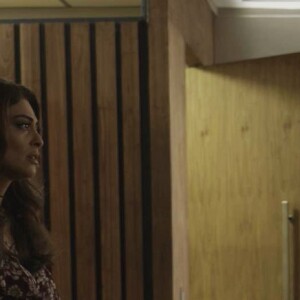 Caio (Rodrigo Lombardi) fica sabendo na nova evidência e chama Bibi (Juliana Paes) para uma conversa, na novela 'A Força do Querer'