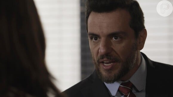 Caio (Rodrigo Lombardi) diz a Bibi (Juliana Paes) que deveria prendê-la, mas vai deixar que a polícia o faça, na novela 'A Força do Querer'