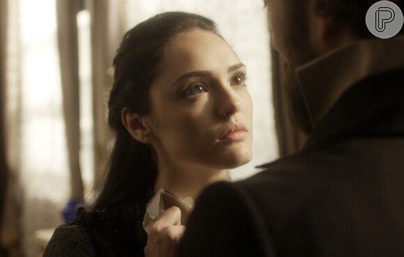 Anna (Isabelle Drummond) ameaça matar Thomas (Gabriel Braga Nunes), na novela 'Novo Mundo'