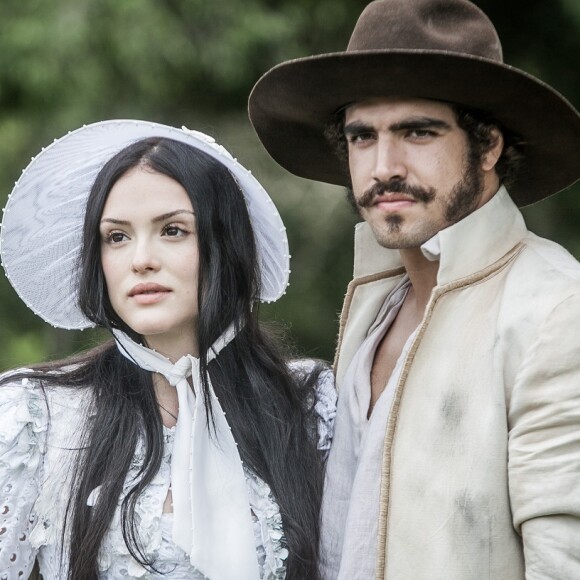 Dom Pedro (Caio Castro) acolhe Anna (Isabelle Drummond) no palácio e a protege de Thomas (Gabriel Braga Nunes), na novela 'Novo Mundo', em julho de 2017