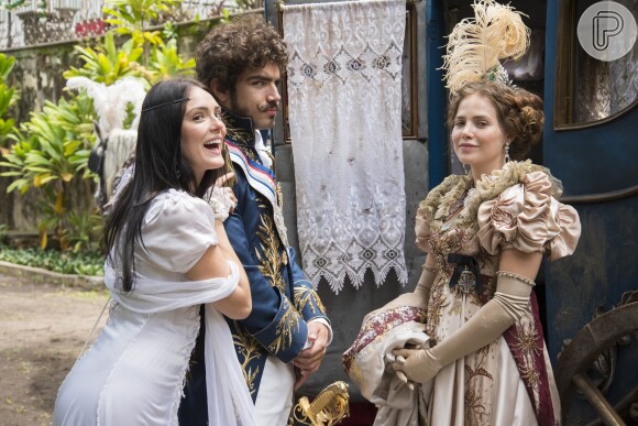 Anna (Isabelle Drummond) fica sob a proteção de Dom Pedro (Caio Castro) e Leopoldina (Leticia Colin), no palácio, na novela 'Novo Mundo'