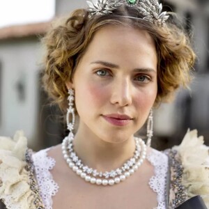 Mesmo pressionada, Leopoldina (Leticia Colin) se recusa a se posicionar politicamente contra Dom Pedro (Caio Castro), na novela 'Novo Mundo'