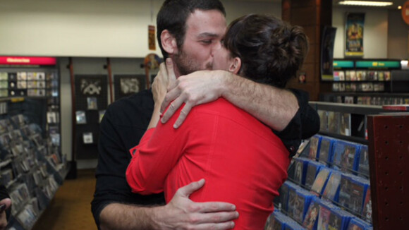 Fabiula Nascimento troca beijos com namorado, Emilio Dantas, em evento. Fotos!