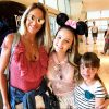 Larissa Manoela encontrou a apresentadora Ticiane Pinheiro e sua filha, Rafaella Justus, na Disney