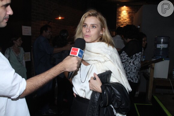 Carolina Dieckmann prestigia show de Gilberto Gil ao lado do marido, no Rio