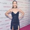 A modelo Gigi Hadid, irmã de Bella Hadid, não tem problemas para usar looks curtos e decotados