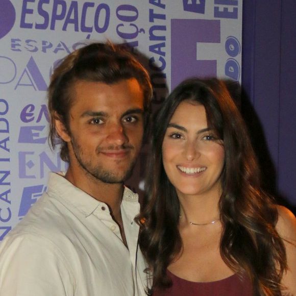 Mãe de Felipe Simas negou que o casamento do filho com Mariana Uhlmann tenha passado por turbulência: 'Juntos e felizes'