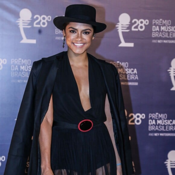 Veja os looks de Lucy Alves e mais famosas na 28ª edição do Prêmio da Música Brasileira, no Teatro Municipal, no Rio de Janeiro, na noite desta quarta-feira, 19 de julho de 2017