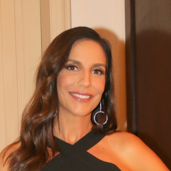 Ivete Sangalo recebeu o troféu de melhor cantora pelo álbum 'Acústico em Trancoso', na categoria 'Canção Popular' e cantou a música 'Sangue Latino'