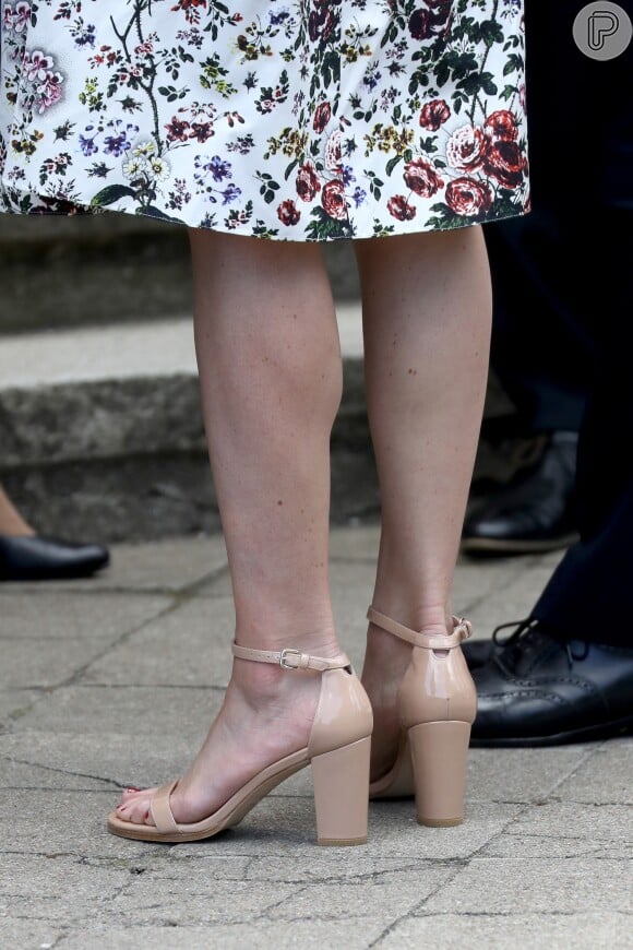Kate Middleton optou por sandálias Stuart Weitzman

 