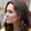 Kate Middleton apostou em brincos de ouro com pérola Oscar de la Renta