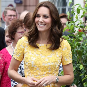 Kate Middleton surgiu com um look amarelo Jenny Packham em 20 de julho de 2017