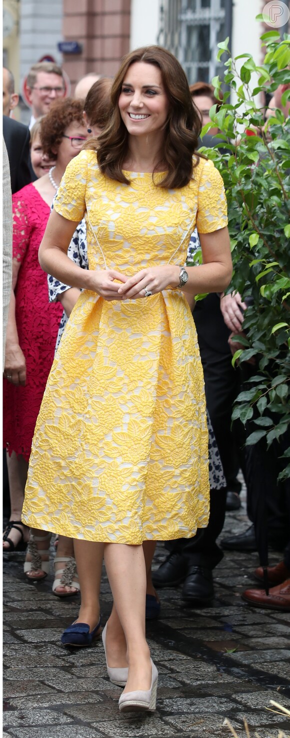 Kate Middleton surgiu com um look amarelo Jenny Packham em 20 de julho de 2017