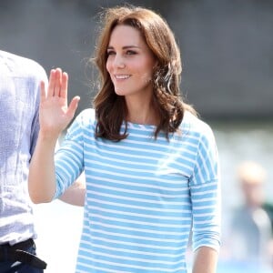 Kate Middleton vestiu jeans com camisa listrada Hugo Boss em Heidelberg, na Alemanha, em 20 de julho de 2017