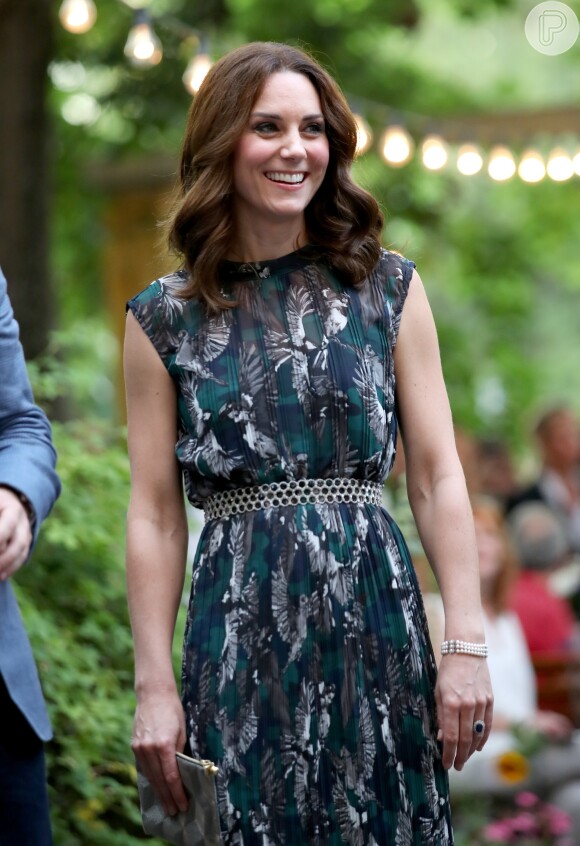 Kate Middleton ainda apostou em brincos da marca Soru Jewellery