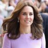 Kate Middleton optou por brincos de ametista lavanda com brilhantes da joalheria Kiki McDonough 