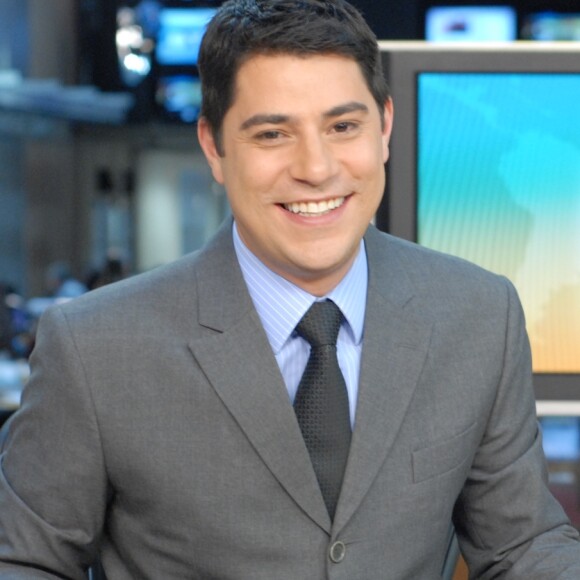 Evaristo Costa estaria insatisfeito por sempre ser substituto de outros jornalistas na Globo