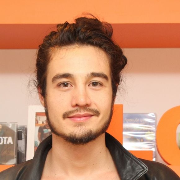 Tiago Iorc postou foto nua de Clarissa Muller e logo depois deletou a imagem