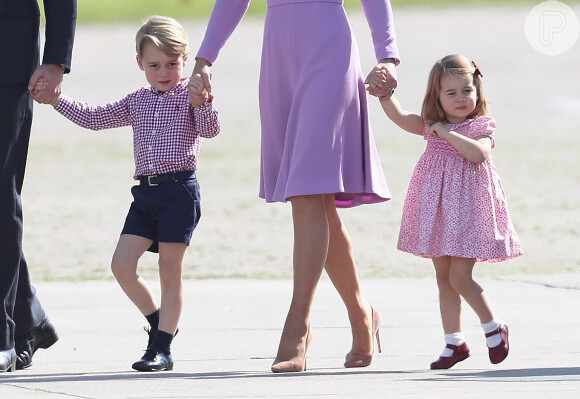 Princesa Charlotte e seu irmão, George, ornaram a cor de seus looks com o de sua mãe, Kate Middleton