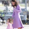 Princesa Charlotte, filha de Kate Middleton, mostrou-se aborrecida após desembarcar na Alemanha