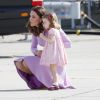 Princesa Charlotte, filha de Kate Middleton, foi vista fazendo 'manha' em aeorporto