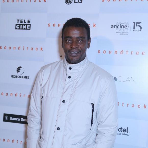 'O que vocês acham que eu devo fazer a respeito desse assunto? Alguma sugestão? Só não vale o famoso deixa pra lá!, questinou Seu Jorge aos seus seguidores