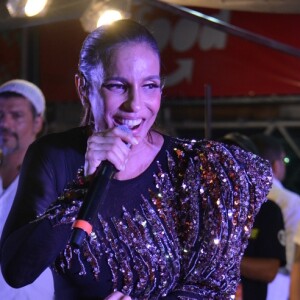 Ivete Sangalo usou um body com paetês