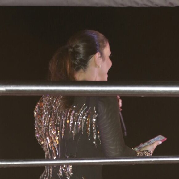 Ivete Sangalo mostrou boa forma ao cantar em trio elétrico no Fortal