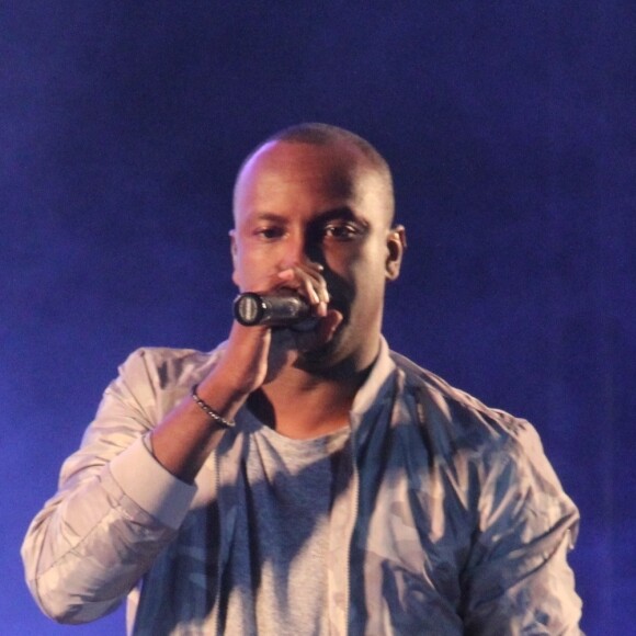 Thiaguinho foi um dos famosos que passou pelo palco do 'Canta Niterói'