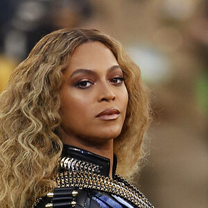 Beyoncé ainda contratou um funcionário para se dedicar à promover os bebês nas redes sociais