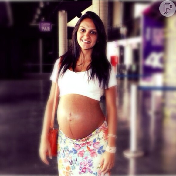 Ranata Fontes, ex-noiva de Adriano, posou quando estava grávida de Lara