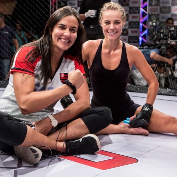 Érica Paes é profissional de MMA e tem ajudado Paolla Oliveira a se preparar para as cenas de luta 