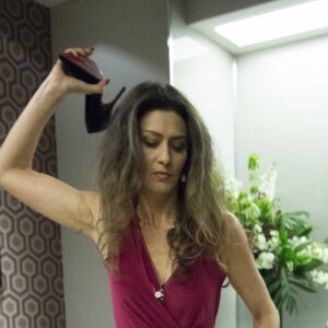 Surra de Joyce (Maria Fernanda Cândido) em Irene (Débora Falabella) na novela 'A Força do Querer' rendeu elogios na web: 'Cenão!'