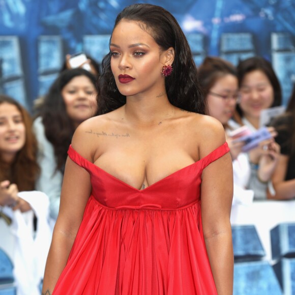 Rihanna participou da première do filme de ficção científica 'Valerian', em que interpreta uma alienígena escravizada sexualmente, nesta segunda-feira, 24 de julho de 2017