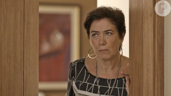 Silvana (Lilia Cabral) decide parar de jogar, mas tem crises de abstinência, na novela 'A Força do Querer'