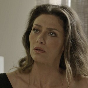 Joyce (Maria Fernanda Cândido) procura Eugênio para desabar sobre a atitude de Ivana
