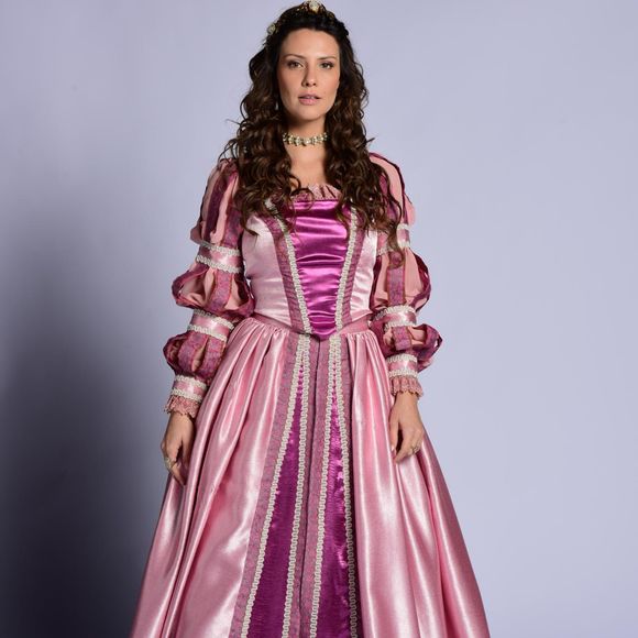 Camila Rodrigues é uma mulher amarga na novela 'Belaventura' 