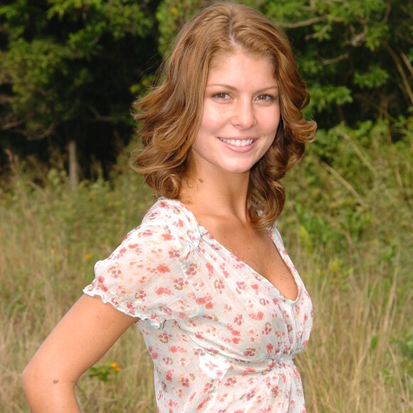 Bárbara Borges apareceu com o cabelo curto para dar vida à personagem Tatiana na série 'Carga Pesada', em 2005