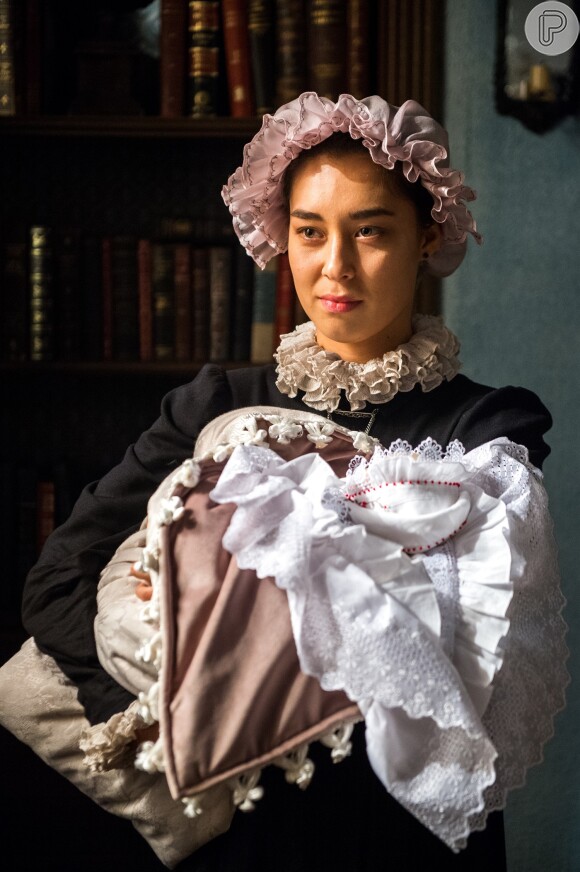 Miss Liu (Luana Tanaka) se infiltrou na casa de Thomas (Gabriel Braga Nunes) como babá de Vitória, na novela 'Novo Mundo'