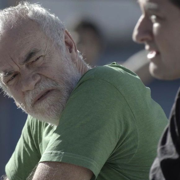 Malagueta (Marcelo Serrado) é filho de Timóteo (Cacá Amaral) na novela 'Pega Pega'