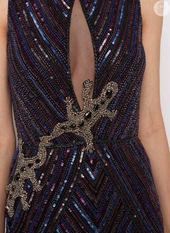 Detalhe do vestido bordado Le Lis Blanc usado por Sasha Meneghel. No site da marca, um modelo semelhante está à venda por R$ 4.990