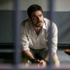 Zeca (Marco Pigossi) é preso sob acusação de tráfico de drogas, por armação de Rubinho (Emilio Dantas), na novela 'A Força do Querer'